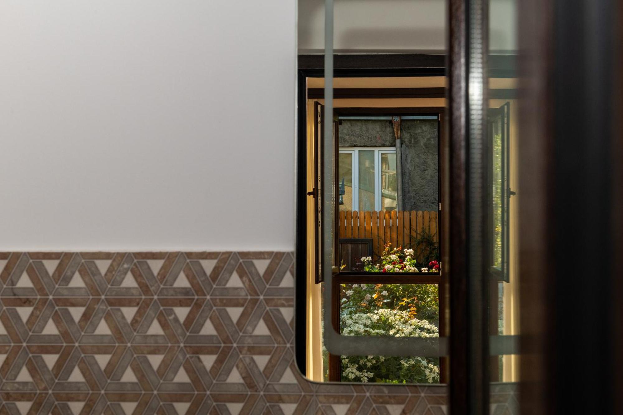 Alvani Inn K'vemo Alvani エクステリア 写真