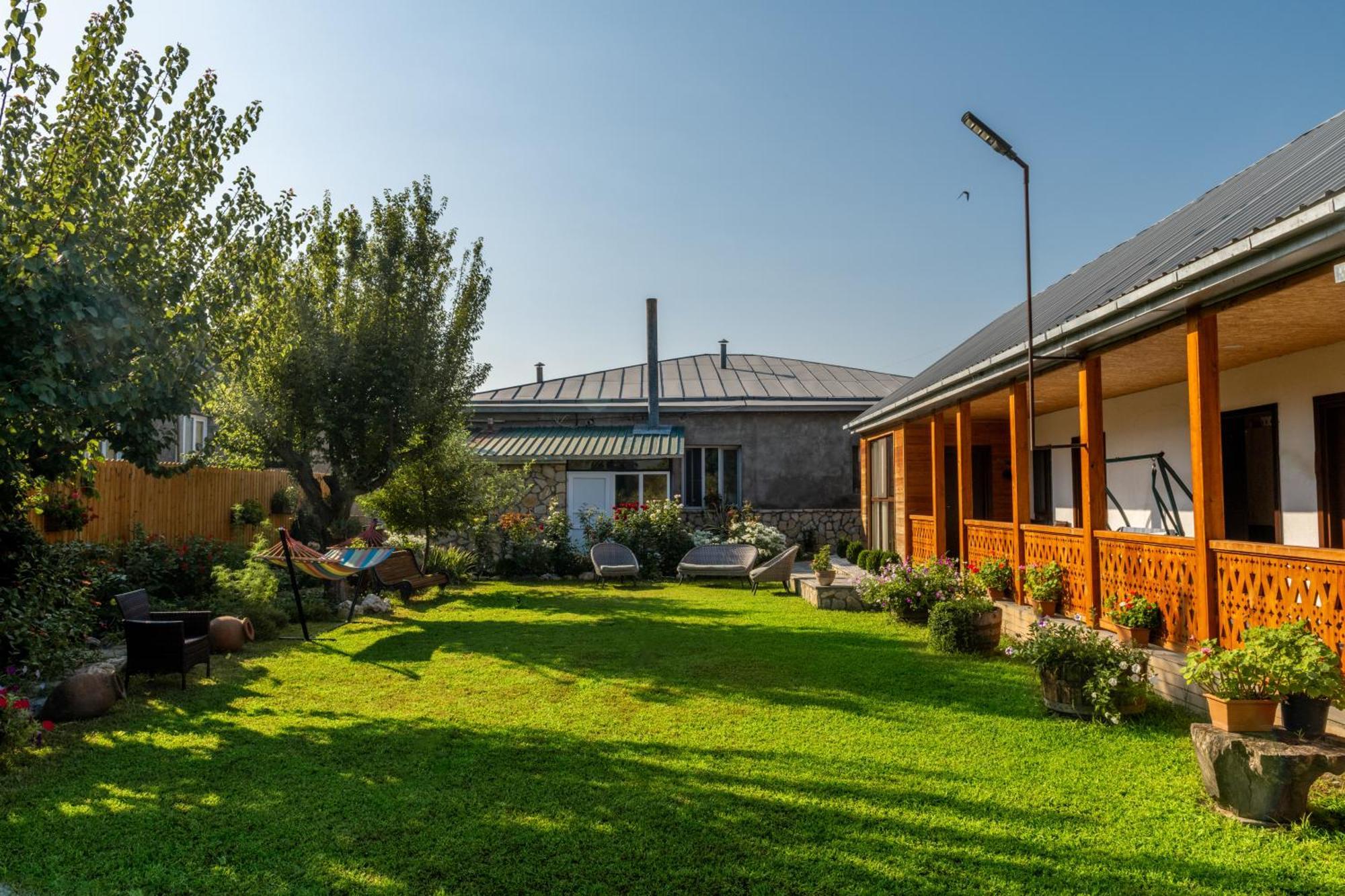 Alvani Inn K'vemo Alvani エクステリア 写真